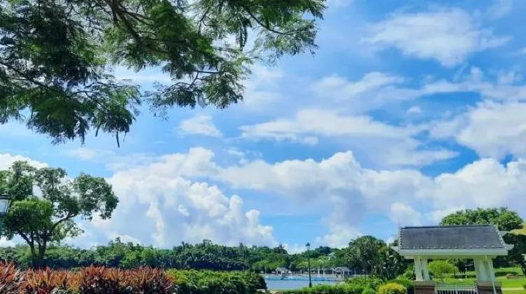 迪欣湖位於迪士尼樂園附近