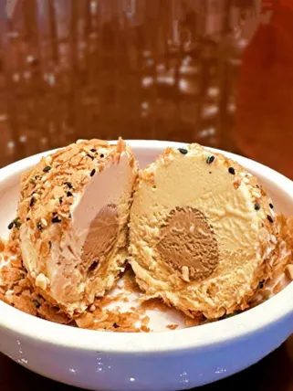 澳門美食2025 - 香草花生雪糕外貌酷似煎堆