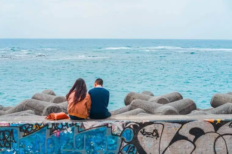 走到美國村海灘旁欣賞日落也是不俗之選