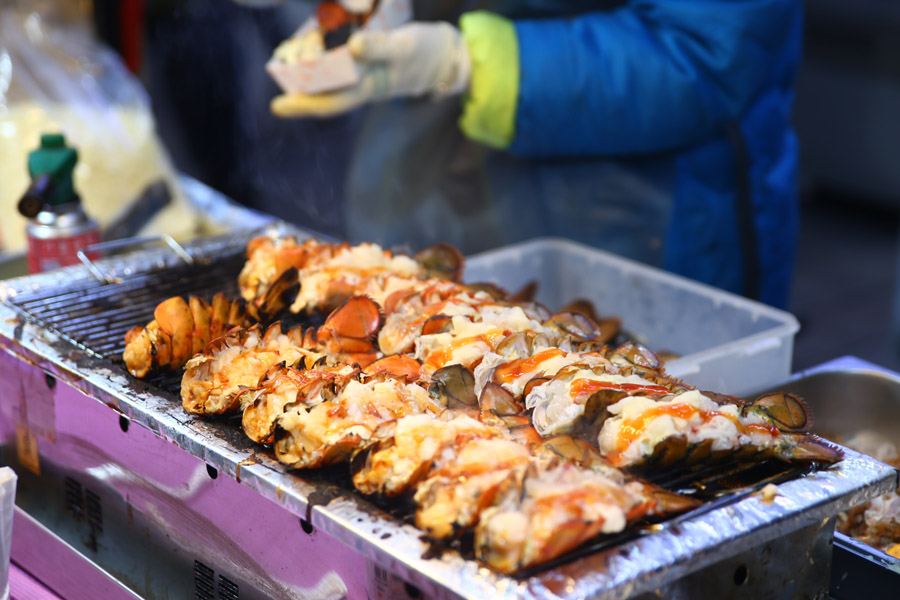 20 สตรีทฟู้ดเกาหลี 2569 อร่อยฟินถึงถิ่น พร้อมพิกัดย่านดังที่สายกินห้ามพลาด | Trip.com