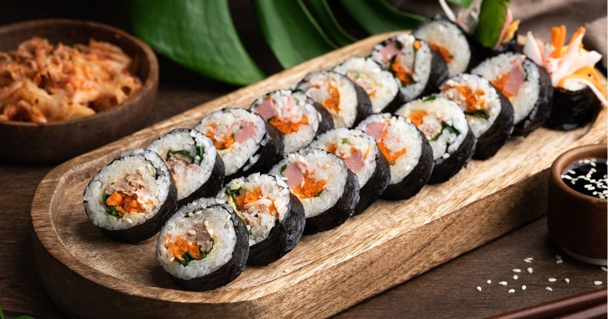 20 สตรีทฟู้ดเกาหลี 2569 อร่อยฟินถึงถิ่น พร้อมพิกัดย่านดังที่สายกินห้ามพลาด | Trip.com