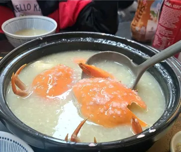 澳門美食2025 - 水蟹粥是六記粥麵招牌菜
