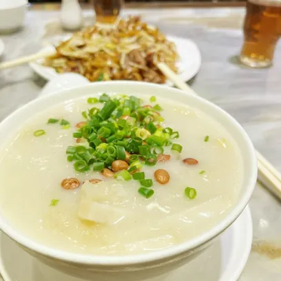 澳門美食2025 - 老記粥麵的粥底香濃綿滑