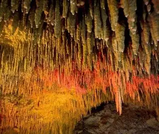 玉泉洞是沖繩南部的必遊景點