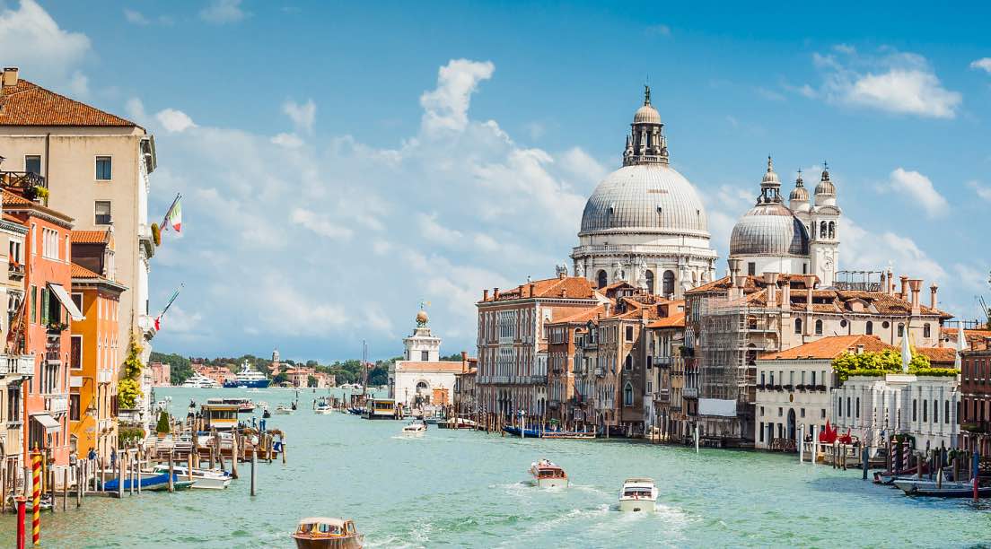 <a href="/orari-treni/roma-tiburtina-venezia-santa-lucia">Roma Tiburtina - Venezia Santa Lucia</a>