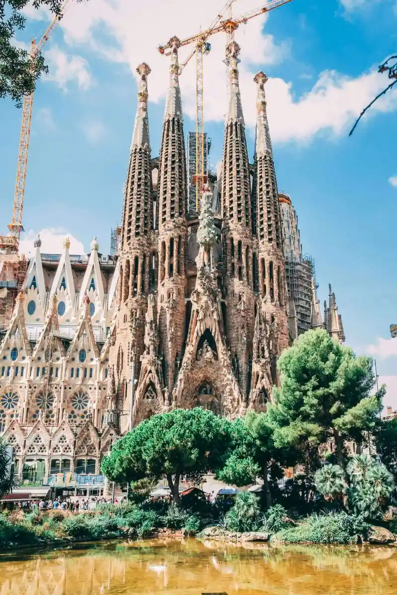 Vé tàu đến Barcelona