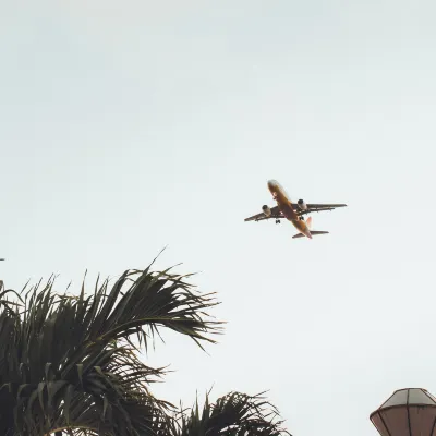 ウヨ発イロリン空港行き格安航空券