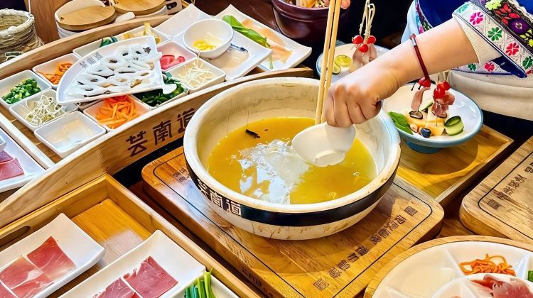 6-Day Leisure Yunnan Group Tours: Kunming + Dali City + Lijiang + Tailor-Made Itinerary Erhai Lake + Yulong Snow Mountain + Stone Forest Scenic Area