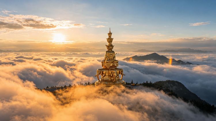 8-Day Chengdu + Jiuzhaigou + Huanglong National Scenic Area + Mount Emei + Leshan