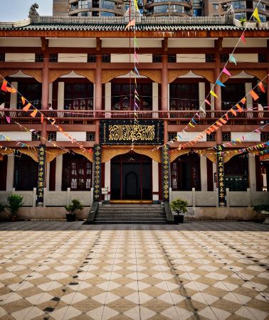 6D5N • Halal deep Sichuan tour - flexible & adjustable itinerary: Jiuzhaigou + Huanglong + Imperial City Mosque: panda experience · prayer room available · Muslim-friendly hotels