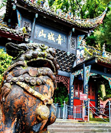 6D5N • Jiuzhaigou + Huanglong Scenic Area + Dujiangyan: professional tour guide service & Sichuan opera show & complimentary Panda-themed dinner show