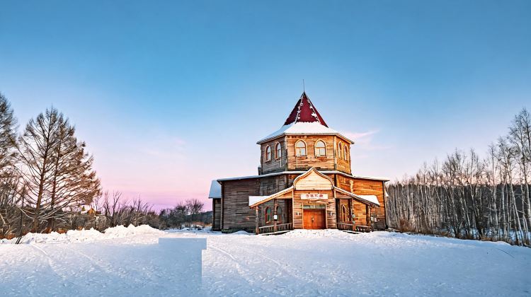 3-Day 8-Person Small Group · Mohe. Get Themed Costume Photo-shoot & Water-Splash-to-Ice Activity on Inquiry. Arctic Village, a Snow-covered Secret Land + Mohe, the Northernmost Land.