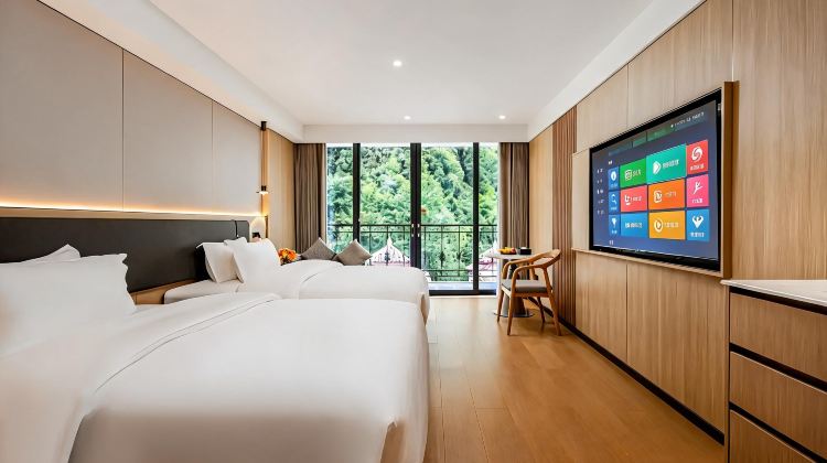 5-Day Autumn Exclusive: Thursday Save CNY 180 Per Person&Visit layered Longji Terraces, cruise Li River essence, Yulong River,  Impression Sanjie Liu. DJI follow shot & aerial photography, 8 meals included.