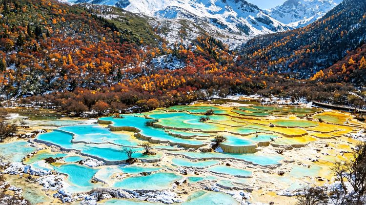 9-Day Sichuan-Chongqing Dual-City Tour: Jiuzhaigou & Hongyadong. Contact customer service for complimentary family room upgrade in downtown Chengdu, free customized private itinerary