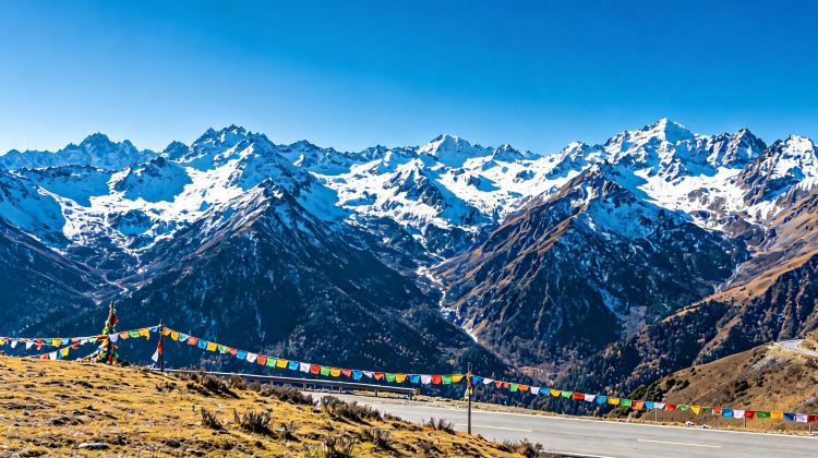 3-Day Mount Siguniang + Yuzixi + Tagong Grassland + Gunong Village + Moshi Park Scenic Area + Honghaizi