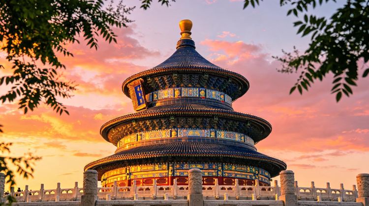 3-Day Autumn-themed Beijing plan: book 7 days early, lock in Holiday Inn Express + Universal Beijing Resort + The Palace Museum + Mutianyu Great Wall + Temple of Heaven + Summer Palace: Hutong Rickshaw Tour