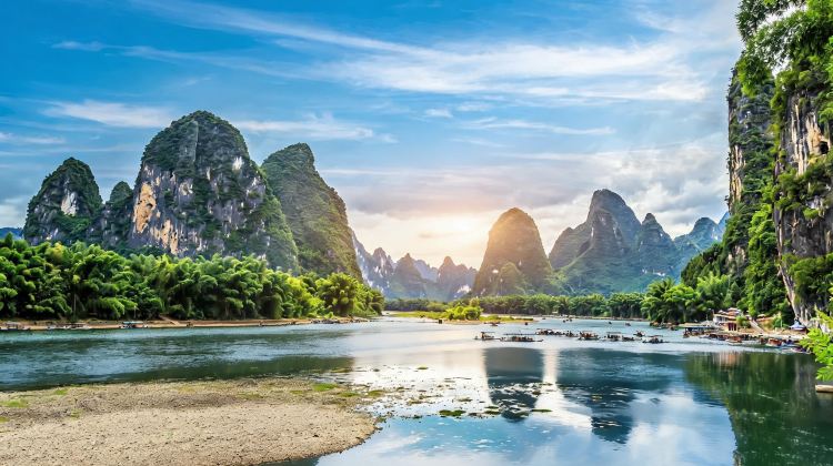4-Day Guilin Group Tours: Longji Rice Terraces + +4-star Li River + Guilin + Yangsho | 10 Pax En small group | 5-star Hotel | International Tourists Only 