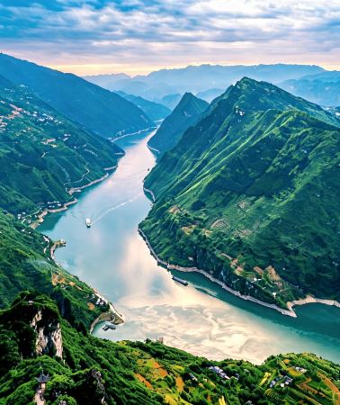7D6N • Exclusive Three Gorges Yangtze cruise and Chongqing iconic mountain city highlights