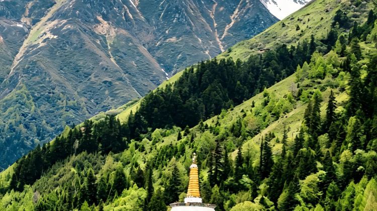 3-Day Autumn & Winter Pre-Sale: Immersive top 3 Western Sichuan highlights - Mt. Siguniang, Bipenggou, Dagu Glacier - One-stop for snow peaks, glaciers, alpine lakes, grasslands & rhododendrons
