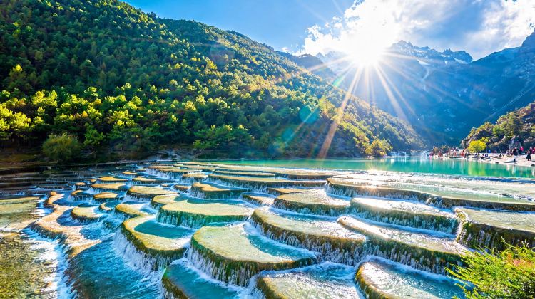 6-Day Yunnan Tour from Lijiang· Dali, Shangri-La, Tiger Leaping Gorge, Pudacuo National Forest Park, Songzanlin Temple, Jade Dragon Snow Mountain