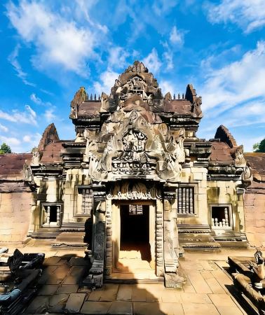 4D3N • 4-Day 3-Night Group Tour of Cambodia: Phnom Penh + Siem Reap | 9-person VIP small group | Arrive in Phnom Penh, depart from Siem Reap | No shopping | Expert Chinese-speaking guide | In-depth tour of the Royal Palace of Cambodia | Small Circuit 