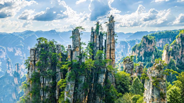 5-Day Zhangjiajie National Forest Park + Huanglong Cave + Tianmen Mountain National Forest Park + Fenghuang Ancient Town