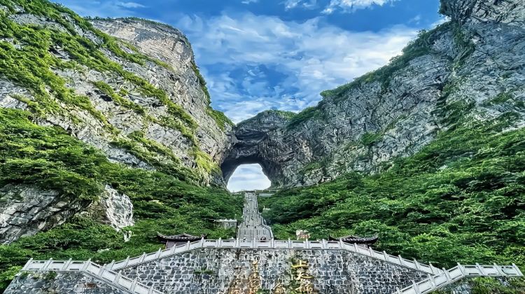 5-Day Leisure Tour from Zhangjiajie · Tianmen Mountain, Glass Bridge and Yellow Dragon Cave | 2-Day in Zhangjiajie National Forest Park