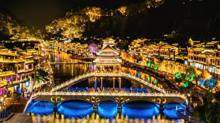 5-Day Zhangjiajie National Forest Park + Zhangjiajie Grand Canyon + Baofeng Lake + Tianmen Mountain National Forest Park + Fenghuang Ancient Town·  
