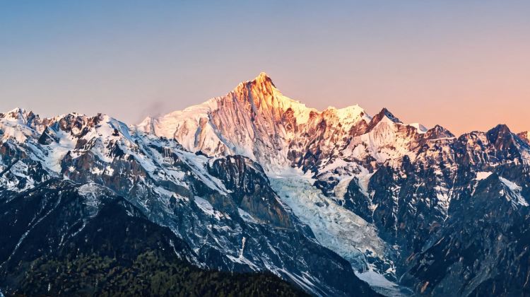 6-Day Yunnan Private Tour from Kunming·Dali, Lijiang, Yulong Snow Mountain | Erhai Ecological Corridor | Stone Forest Scenic Area | The Chongsheng Temple and the Three-Pagoda Culture Tourist Area