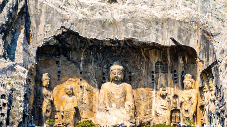 5-Day Tour Henan's four great ancient capitals and unveil the cliff-hanging road of Wanxian and the Yuntai waterscape.