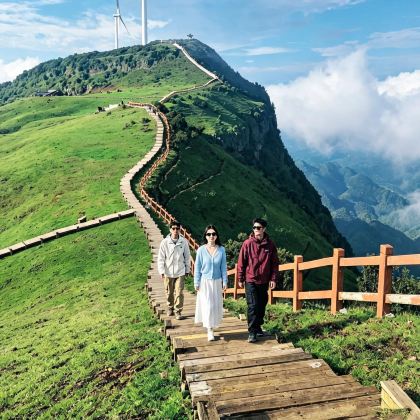 贵州贵阳+黄果树景区+万峰林景区+马岭河峡谷景区+乌蒙大草原5日4晚拼小团