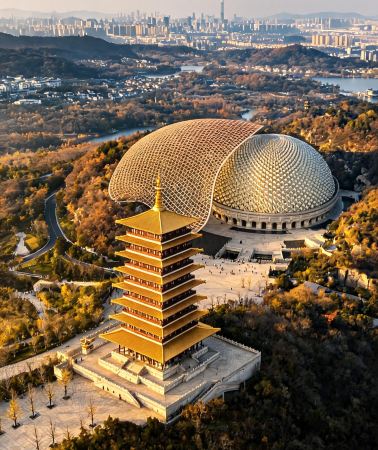 4日3晚 • 南京小团｜全程五钻豪华酒店，覆盖牛首山、红山动物园、总统府、夫子庙四大核心景点，纯玩无自费，专车接送一站式游玩