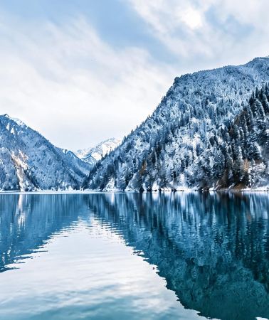 8D7N • Christmas Special · Jiuzhaigou + Chengdu Giant Panda Base + Sanxingdui + Leshan + Mount Emei: 5-diamond hotels & optional Jiuzhaigou VIP sightseeing bus, 1st-class rail and hotel upgrades