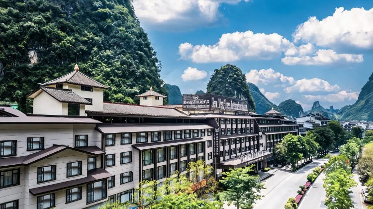 5-Day Autumn Exclusive: Thursday Save CNY 180 Per Person&Visit layered Longji Terraces, cruise Li River essence, Yulong River,  Impression Sanjie Liu. DJI follow shot & aerial photography, 8 meals included.