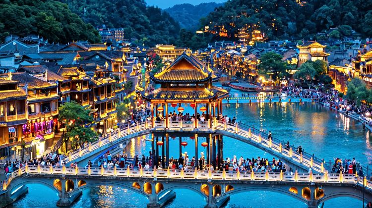 5-Day Changsha + Zhangjiajie + Tianmen Mountain Glass Walkway + Fenghuang Ancient Town Trip with Full Scenic Transport & Tuojiang Night Cruise