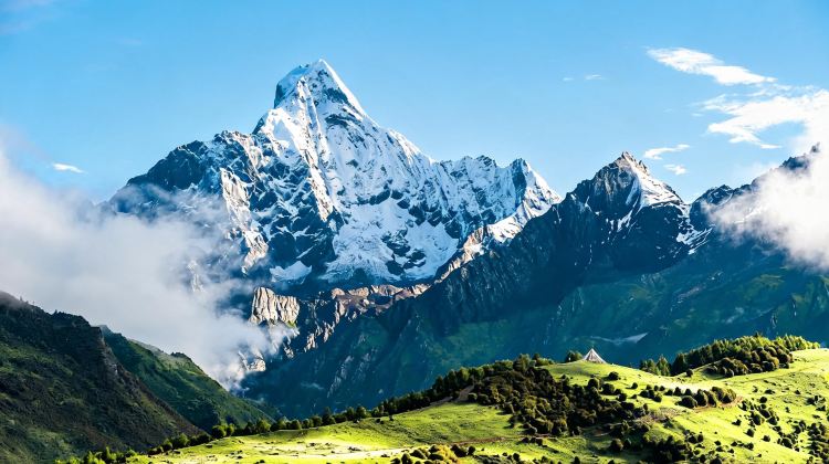 6-Day Autumn-Winter Early Bird Special: Explore Chengdu + Four Girls Mountain + Bìpénggōu + Huanglong National Scenic Area + Jiuzhaigou National Park