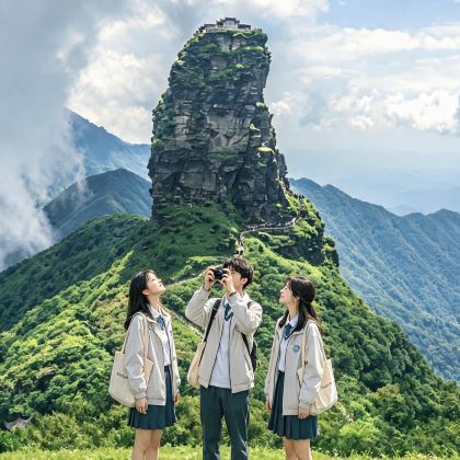 贵州黄果树景区+梵净山+镇远县+西江千户苗寨+荔波6日5晚拼小团