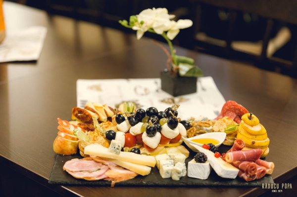Restaurant Suisse - Food, Bar & Grill