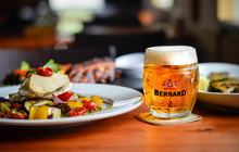 Bernard Pub Maladinovo餐厅图片