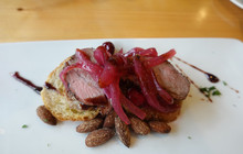 Treetops Tapas & Grill餐厅图片