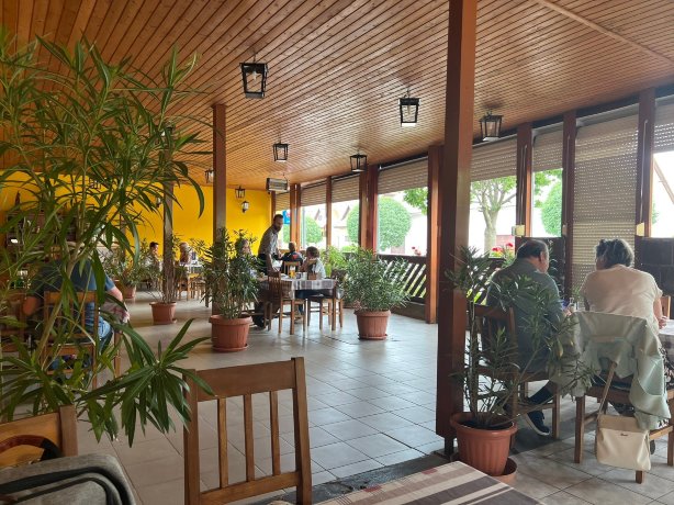 Szarszo Restaurant