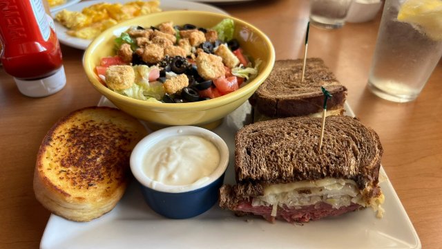 Elmer's Restaurant - Medford