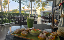 La Plaza Bar & Grill