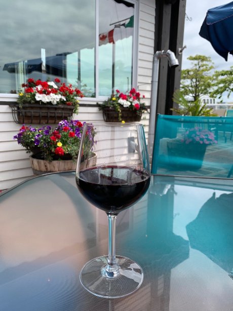 Breakwaters Bar & Grill