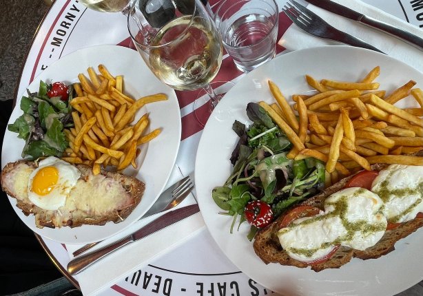 Le Morny's Café