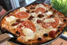 Ember Coal Fired Pizza & Wings美食图片