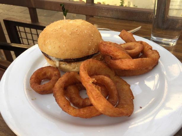 Burgers & Brew餐厅图片