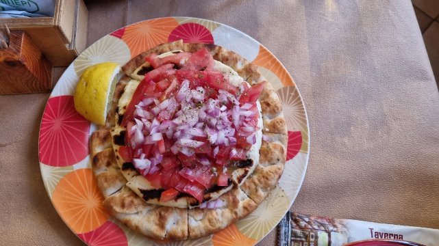 Pinaleon Taverna