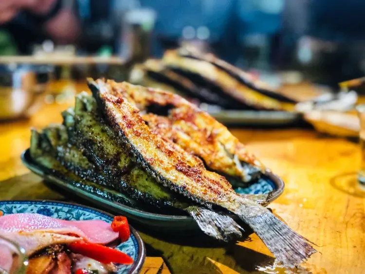 眼哥新鲜烤鱼美食图片