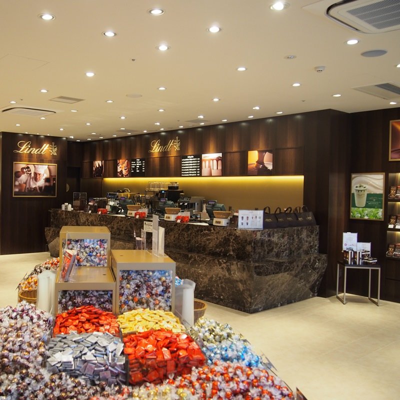 Lindt Chocolat Cafe Rinku Premium Outlet